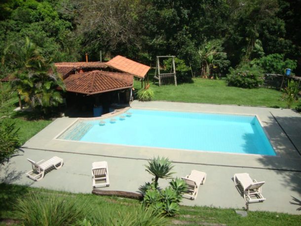 8 - Piscina 12m X 6m, com quiosque e bar molhado